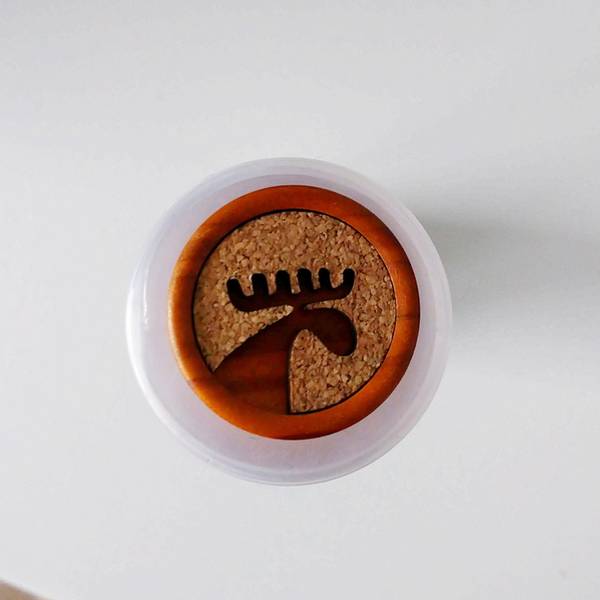 Bilde av Elg-knapp, 28 mm, tre & kork - cognac