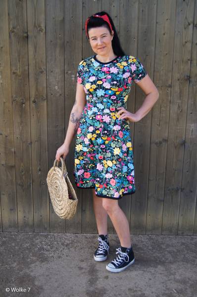 Bilde av Bomullsjersey - Flerfargete blomster på sort