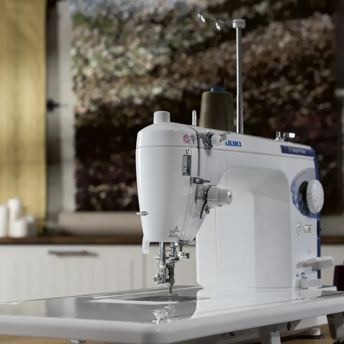 Kampanje! Juki TL-2200 QVP mini rettsømsmaskin
